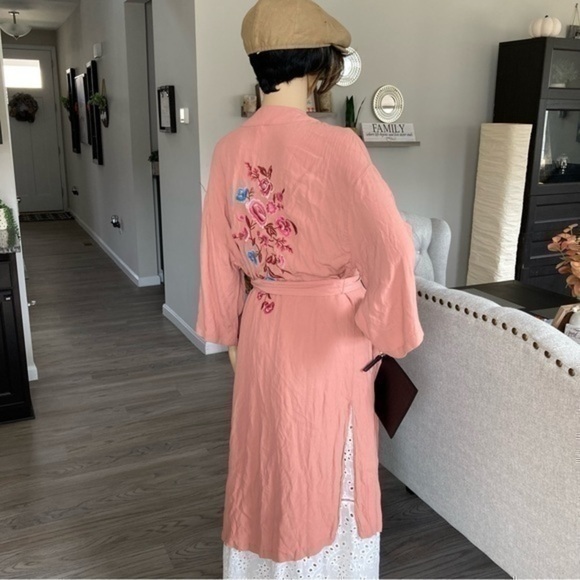 💋 Xhilaration coral peach kimono robe 👘 tie long cardigan Embroidered floral - Picture 3 of 11